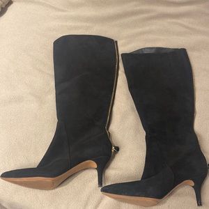 Amazing condition tall suede boots heel 2 inch gold zipper for easy zip up